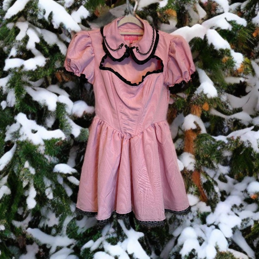 Pink Goth Dress With Chain And Heart Lock Collar